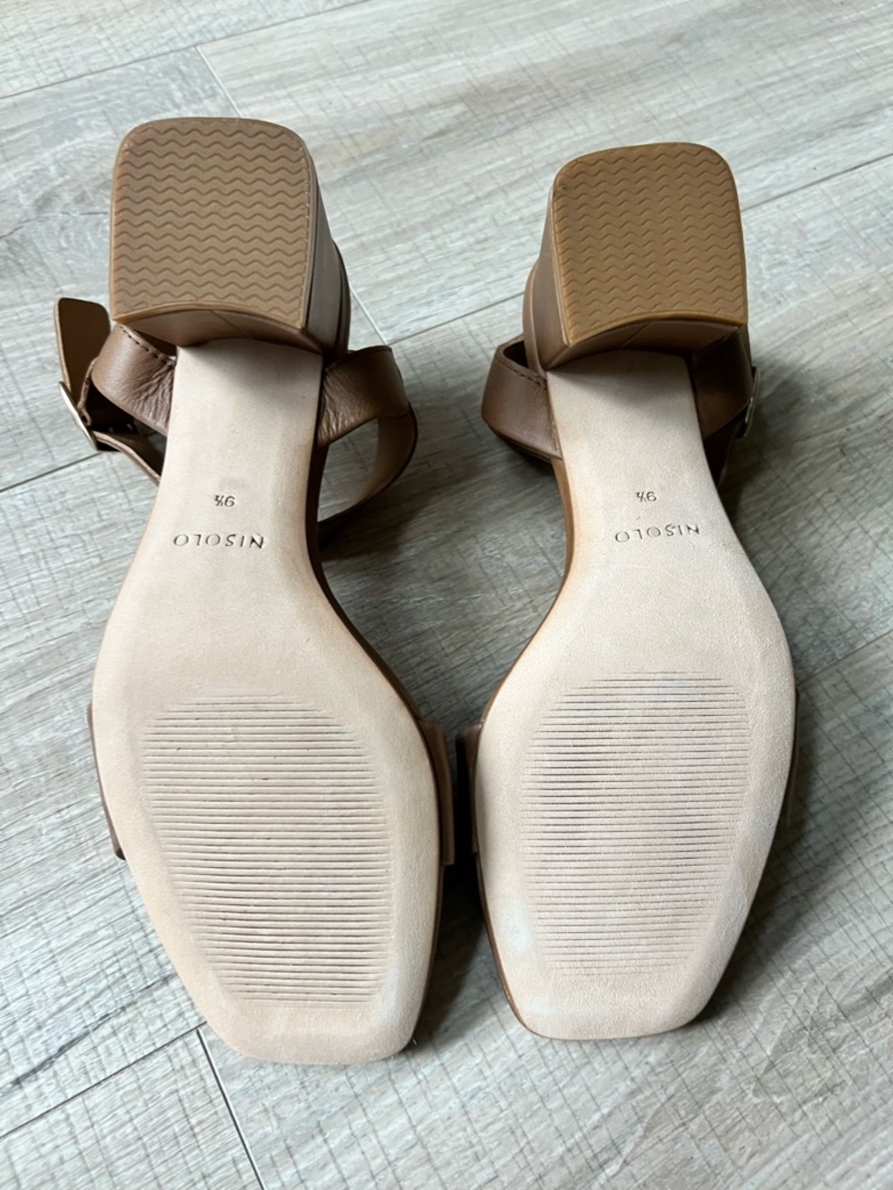 Nisolo Stella Go To block heel sandal almond - Picture 13 of 13
